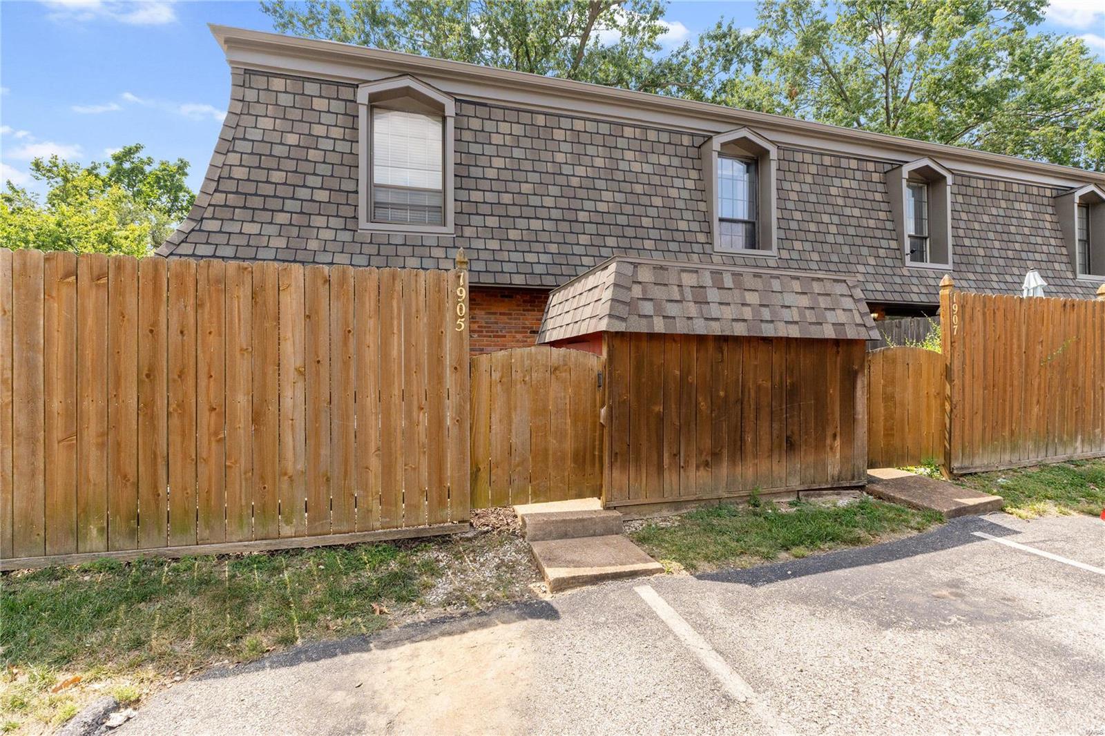 St Louis, Missouri 63125, United States, 2 Bedrooms Bedrooms, ,2 BathroomsBathrooms,Residential,Pending,35384