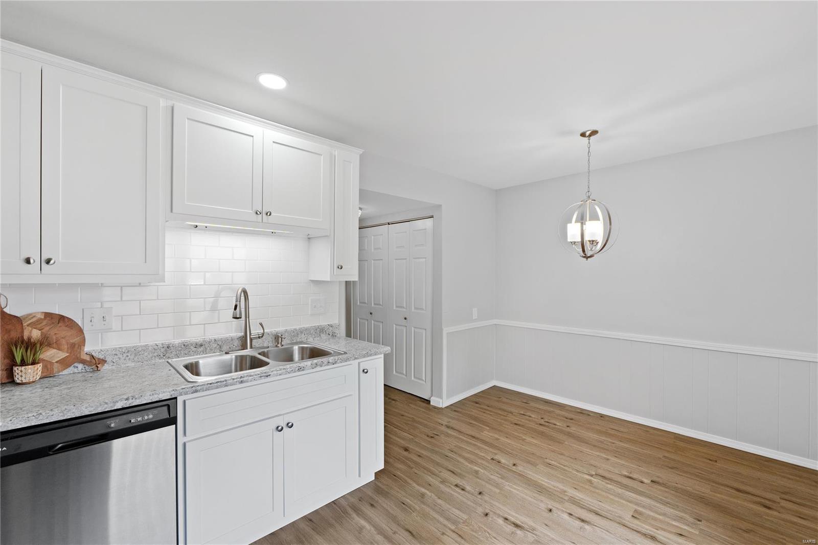 St Louis, Missouri 63125, United States, 2 Bedrooms Bedrooms, ,2 BathroomsBathrooms,Residential,Pending,35384