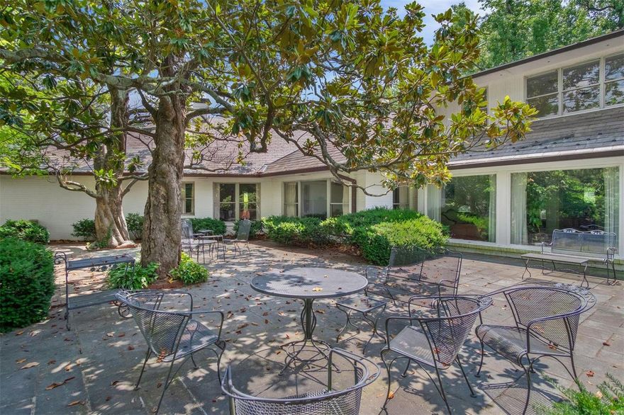 For those seeking an exceptional Ladue location, this prime 3 acre property is a perfect match for the discerning visionary or builder with lofty goals. This prominent address is surrounded by some of Saint Louis' best of $5M+ homes and worthy of accommodating a luxury manse for the distinguished Ladue buyer. Newer slate roof, 8 bedrooms, 9 baths, 4 car garage, location, location, location!