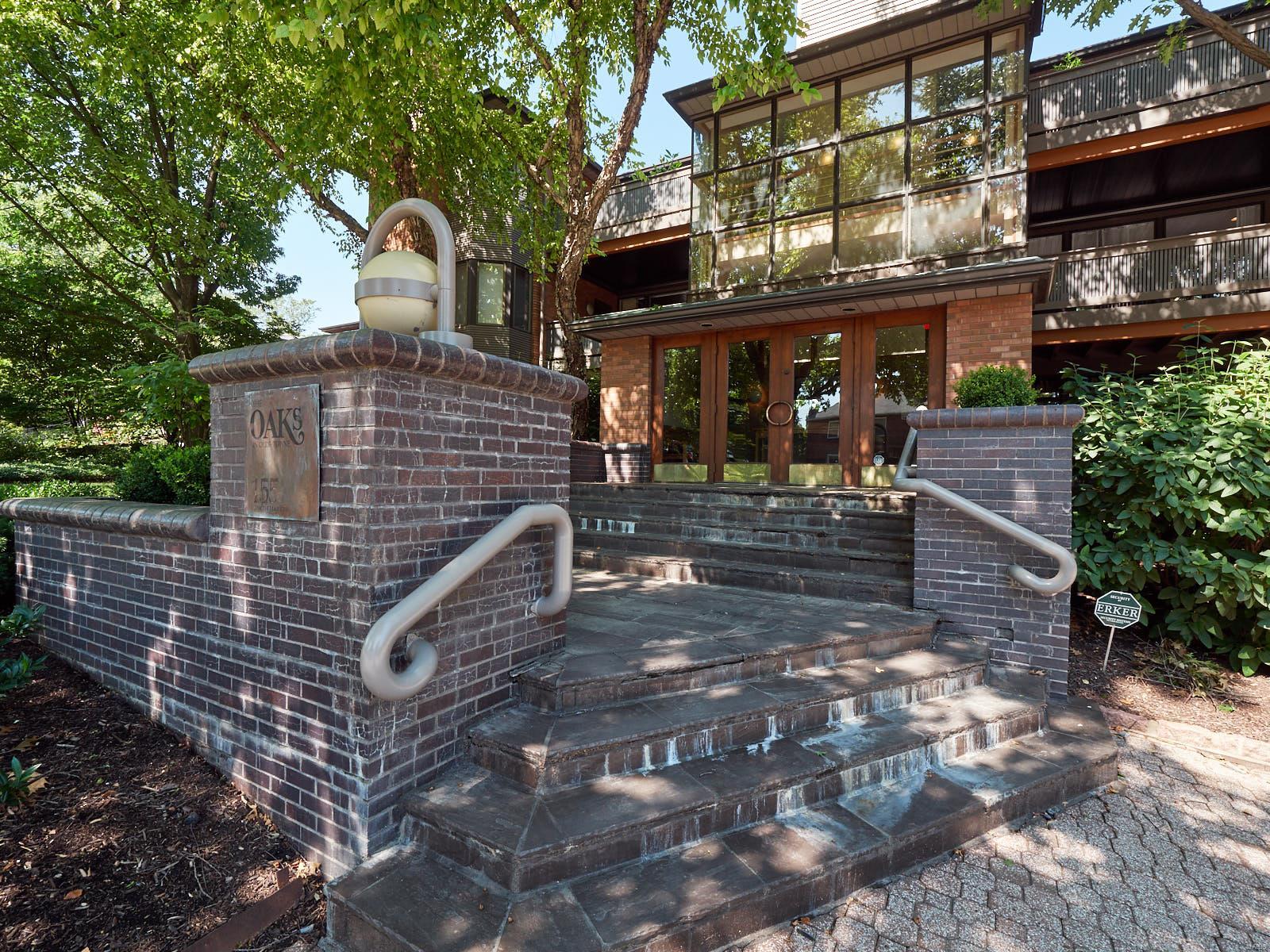 Oaks In Olde Towne Condo - Residential