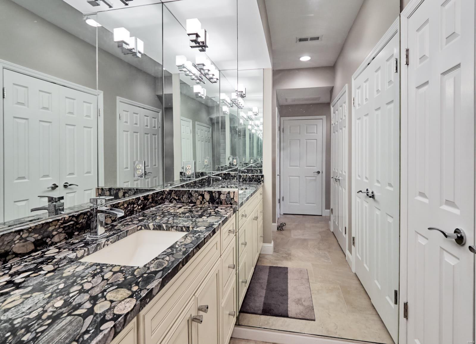 Oaks In Olde Towne Condo - Residential