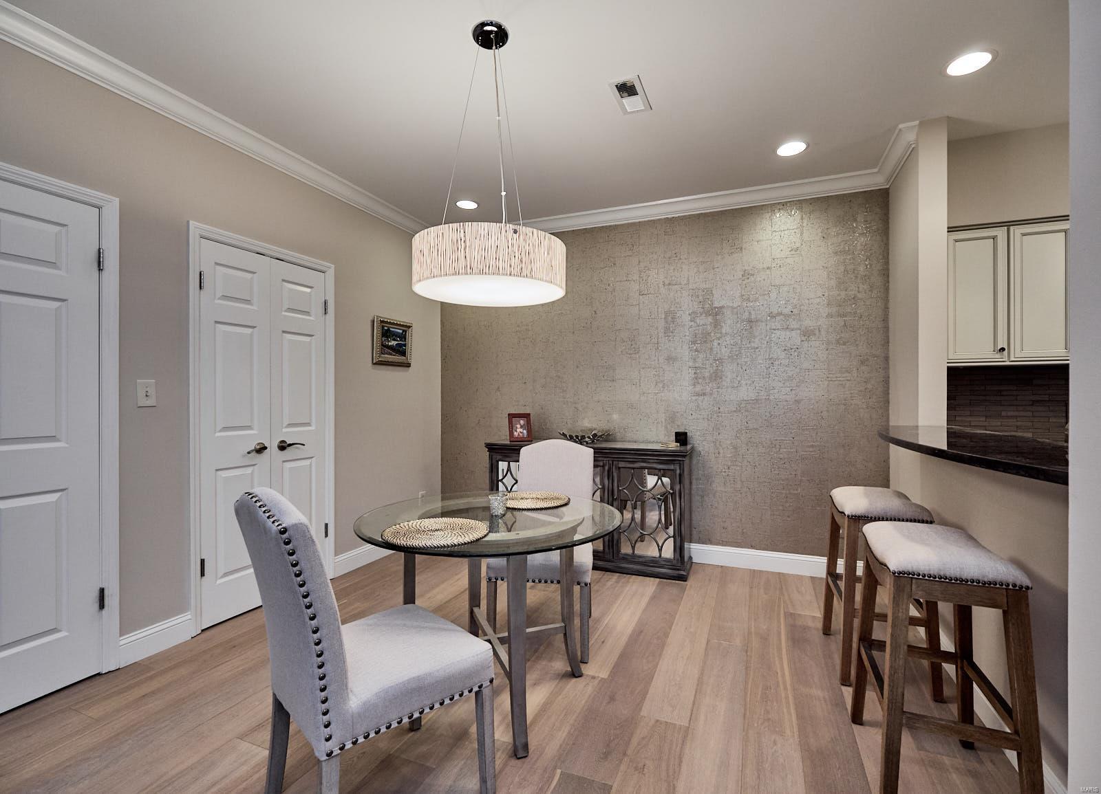 Oaks In Olde Towne Condo - Residential