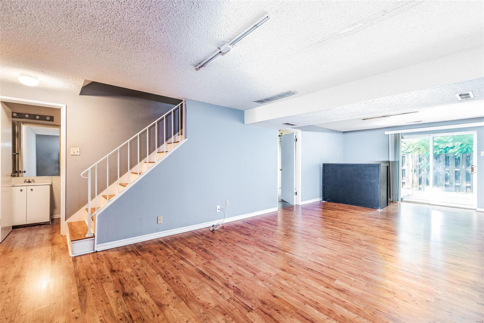 Beau Jardin Twnhms A Condo - Residential