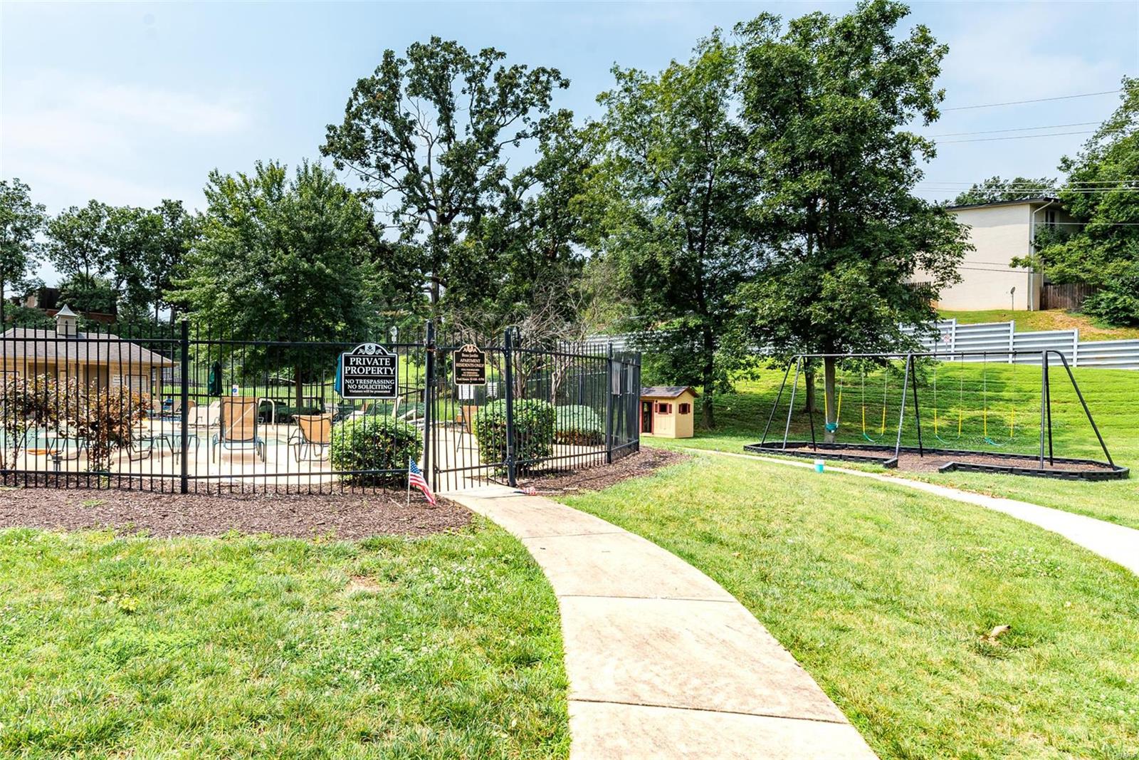 Beau Jardin Twnhms A Condo - Residential