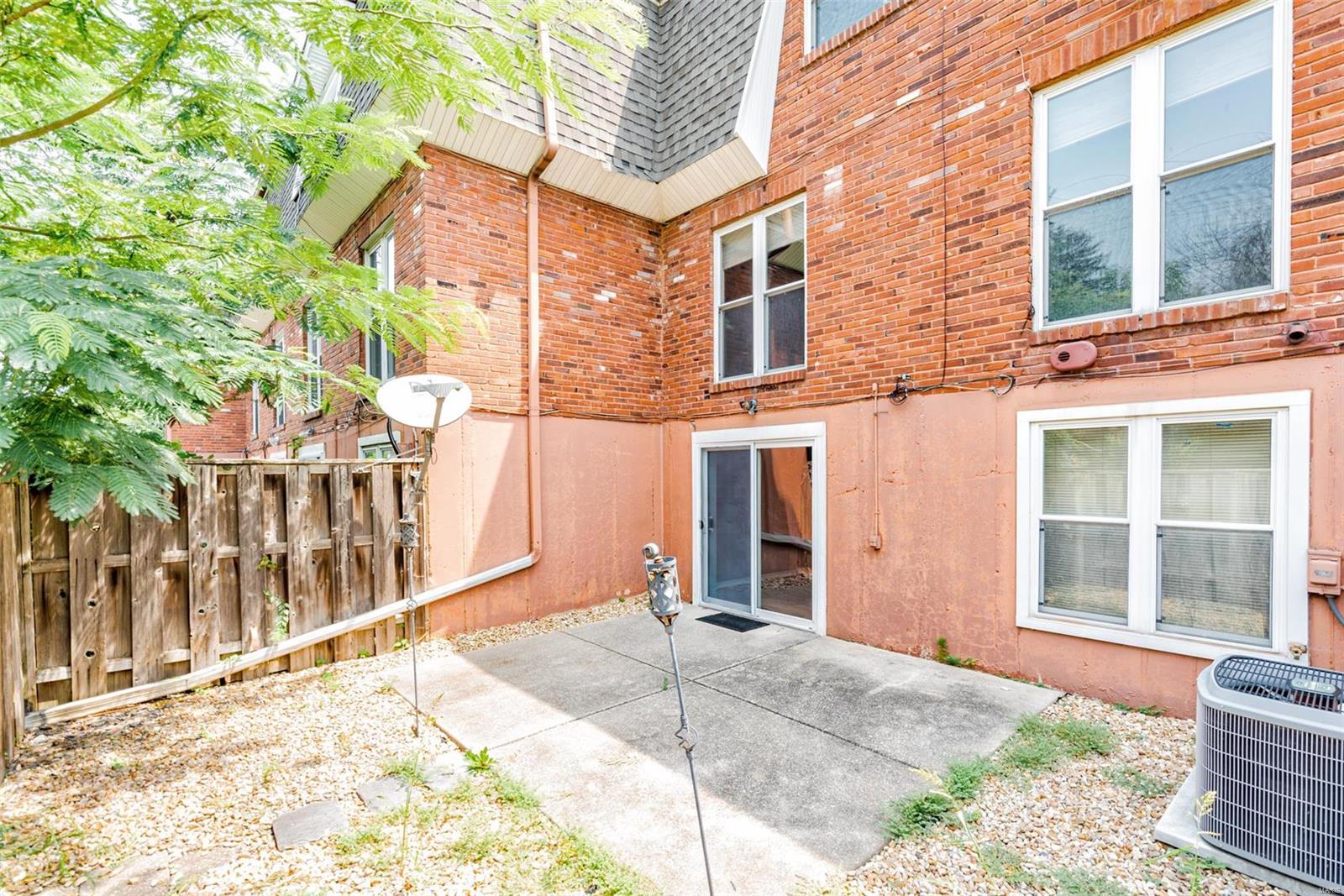 Beau Jardin Twnhms A Condo - Residential