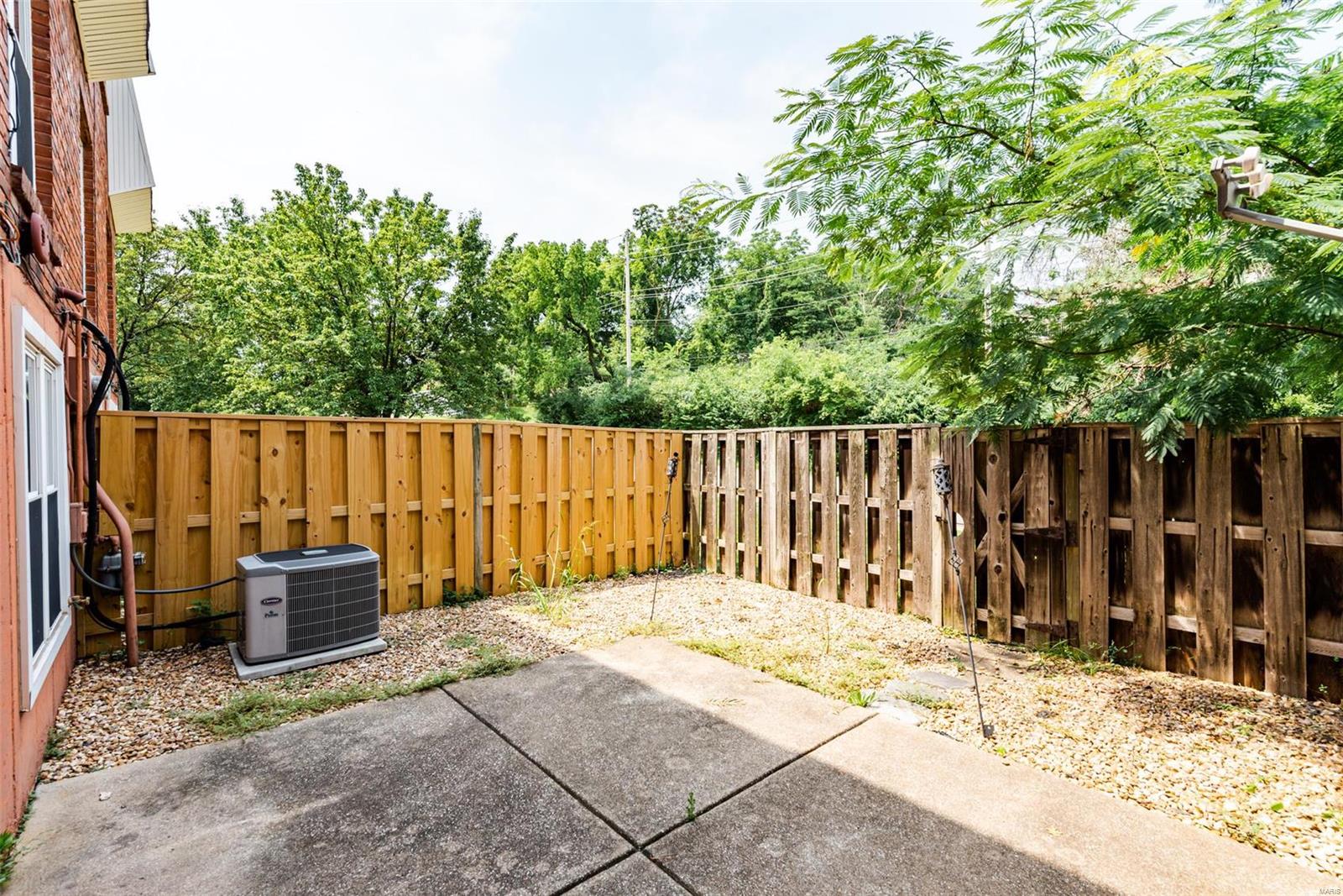 Beau Jardin Twnhms A Condo - Residential