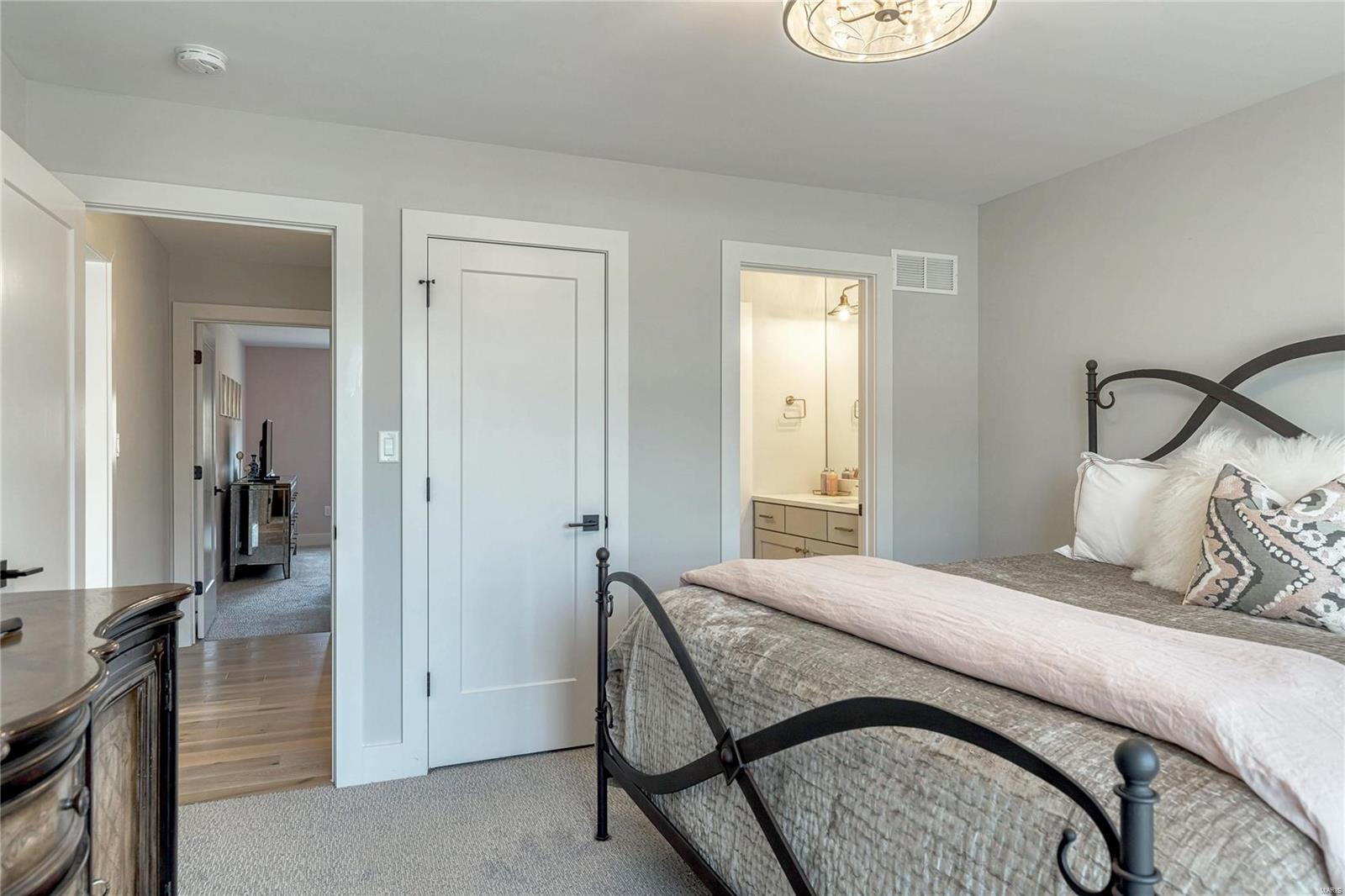 Ladue Meadows - Residential