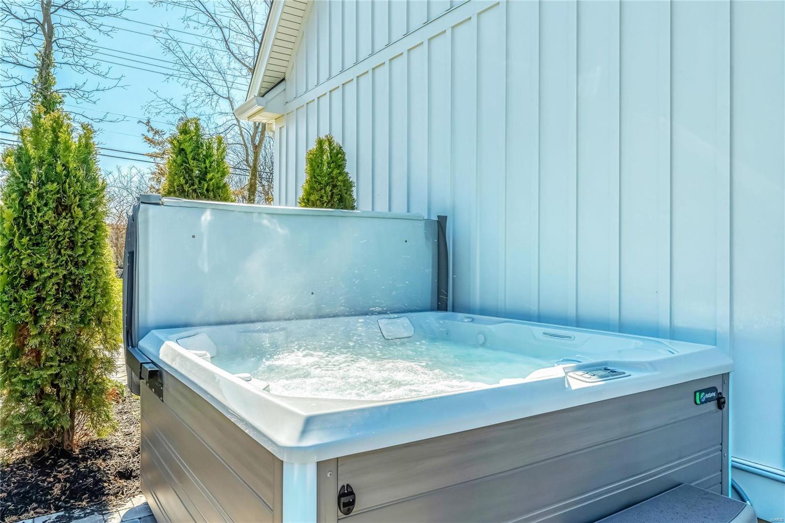 Ladue Meadows - Residential