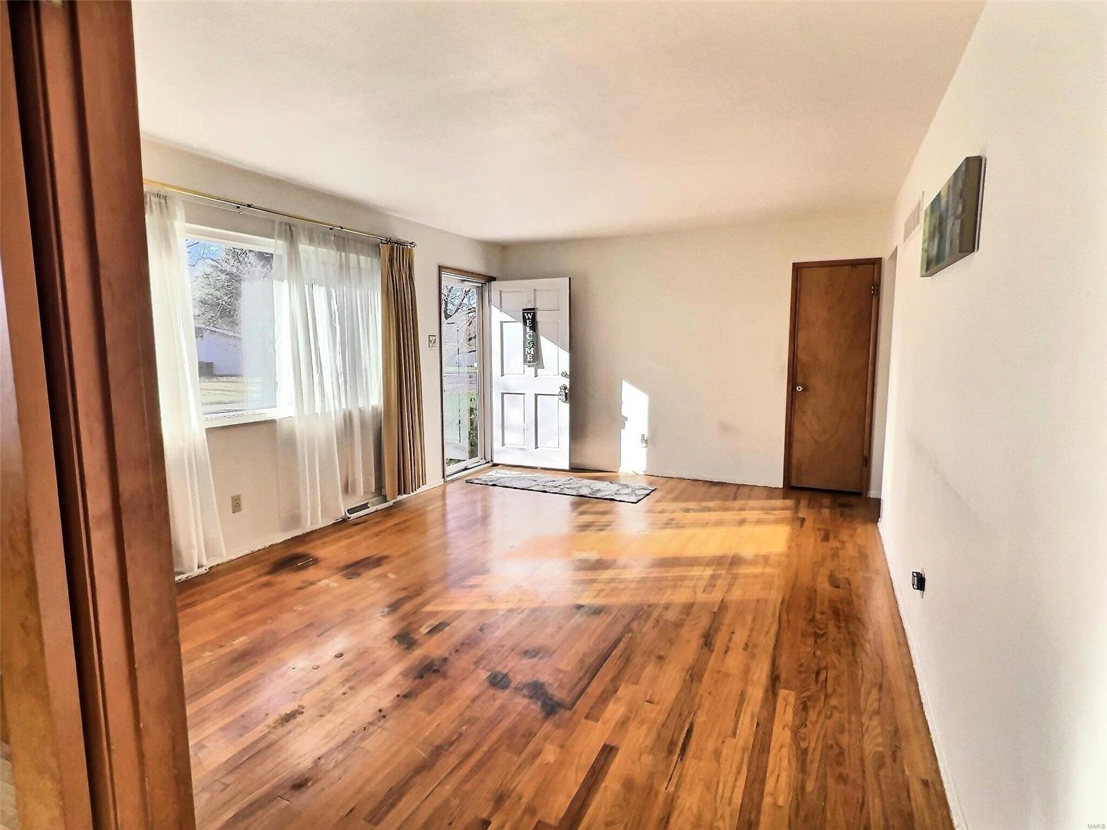 St Louis, Missouri 63137, United States, 3 Bedrooms Bedrooms, ,2 BathroomsBathrooms,Residential,Pending,91385