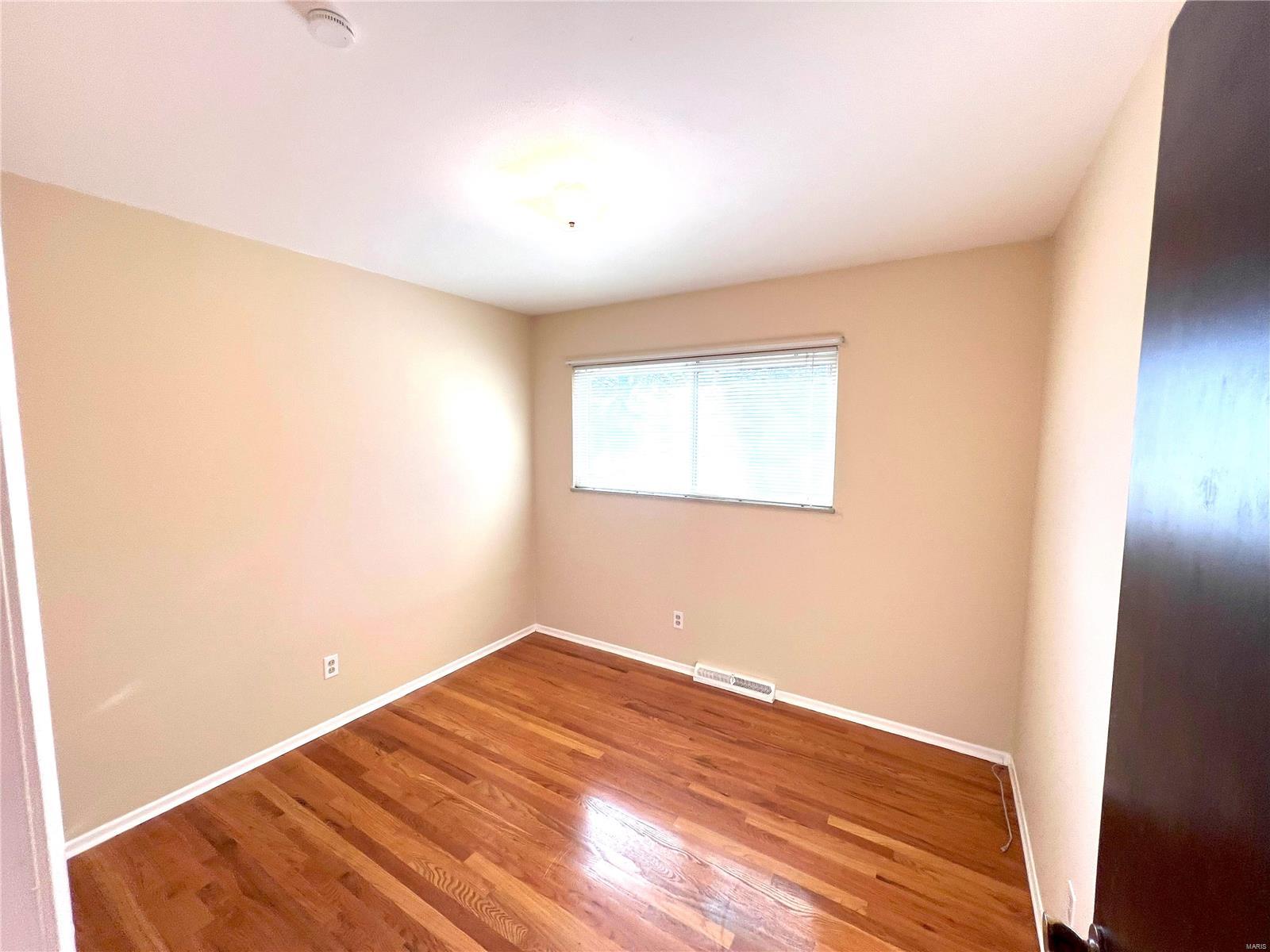 St Louis, Missouri 63137, United States, 3 Bedrooms Bedrooms, ,2 BathroomsBathrooms,Residential,Pending,91385