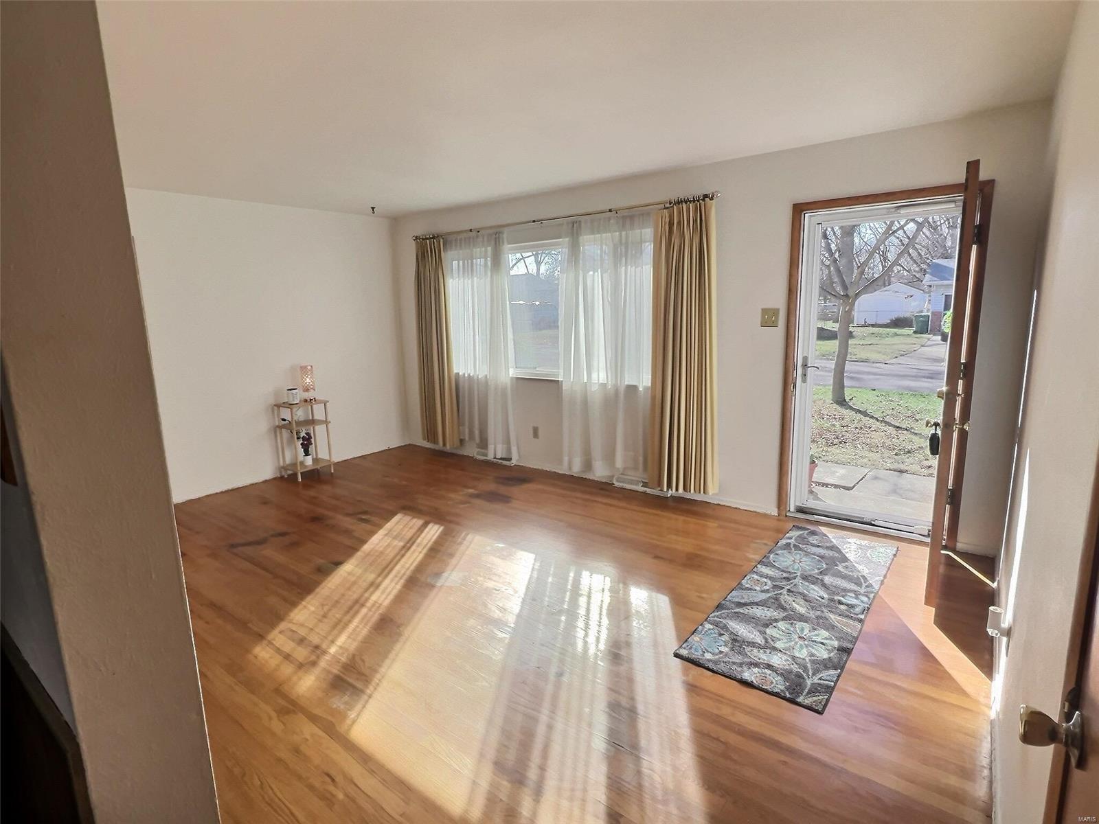 St Louis, Missouri 63137, United States, 3 Bedrooms Bedrooms, ,2 BathroomsBathrooms,Residential,Pending,91385