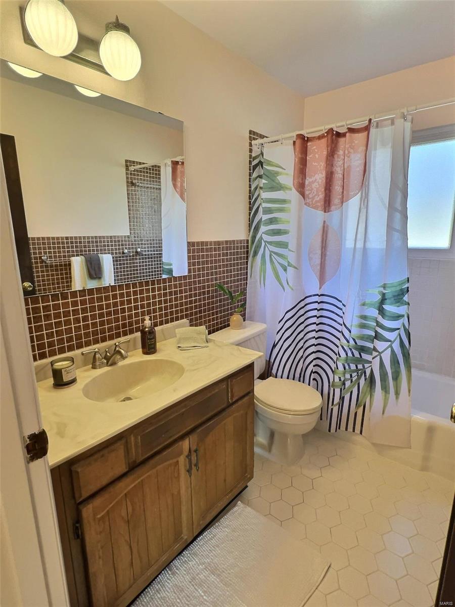 St Louis, Missouri 63137, United States, 3 Bedrooms Bedrooms, ,2 BathroomsBathrooms,Residential,Pending,91385