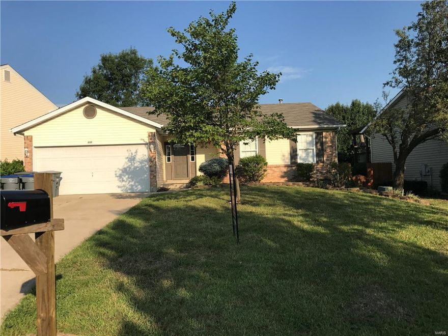 Welcome home to this open floor plan!  Beautiful 3 bedroom/2 bathroom in the heart of O'fallon.