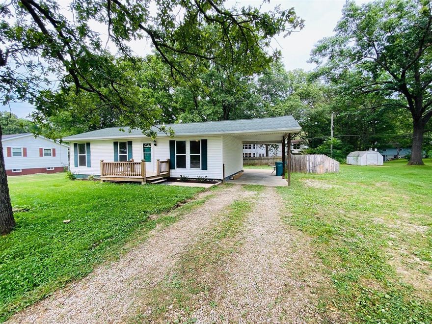 Beautiful 3 Bed/2 Bath Home in nice neighborhood! Large Fenced in back yard, full basement and much more!