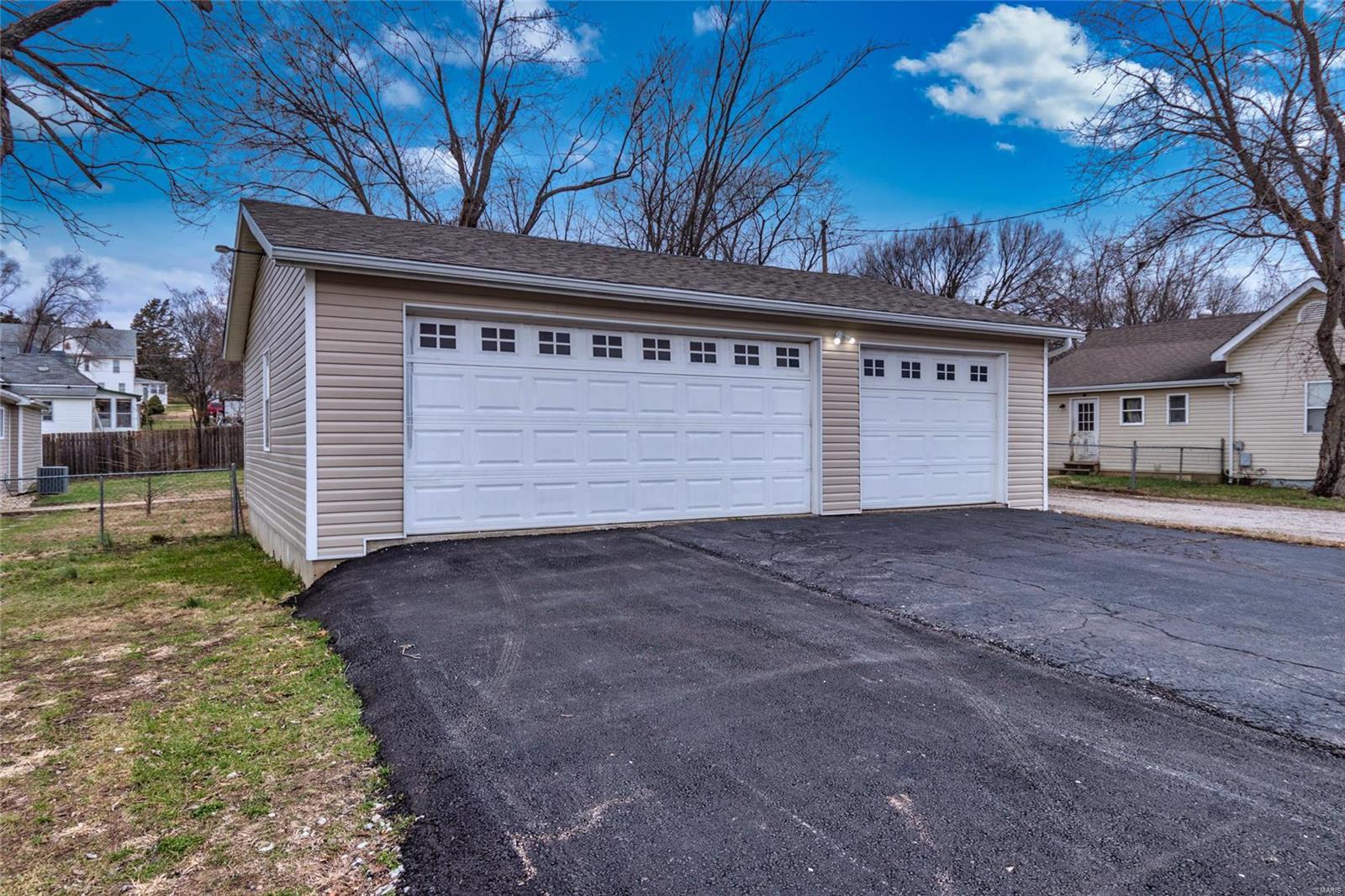 De Soto, Missouri 63020, United States, 4 Bedrooms Bedrooms, ,3 BathroomsBathrooms,Residential,Pending,23939