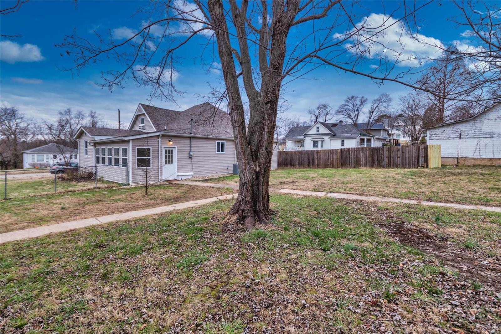 De Soto, Missouri 63020, United States, 4 Bedrooms Bedrooms, ,3 BathroomsBathrooms,Residential,Pending,23939