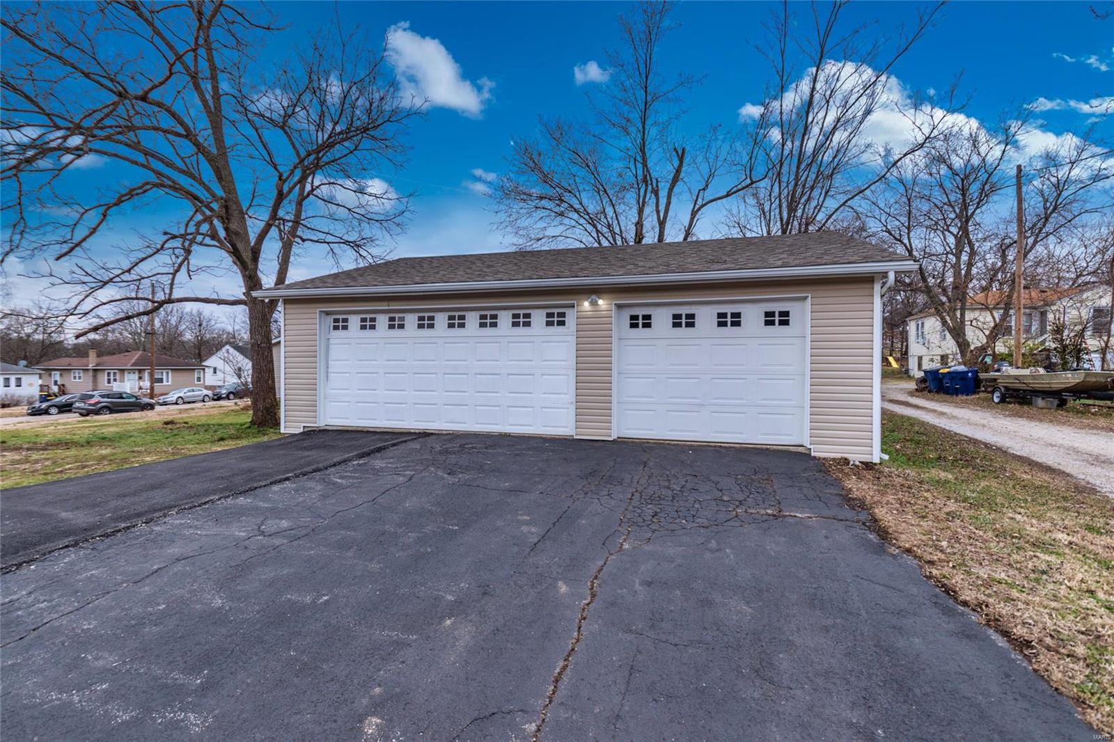 De Soto, Missouri 63020, United States, 4 Bedrooms Bedrooms, ,3 BathroomsBathrooms,Residential,Pending,23939