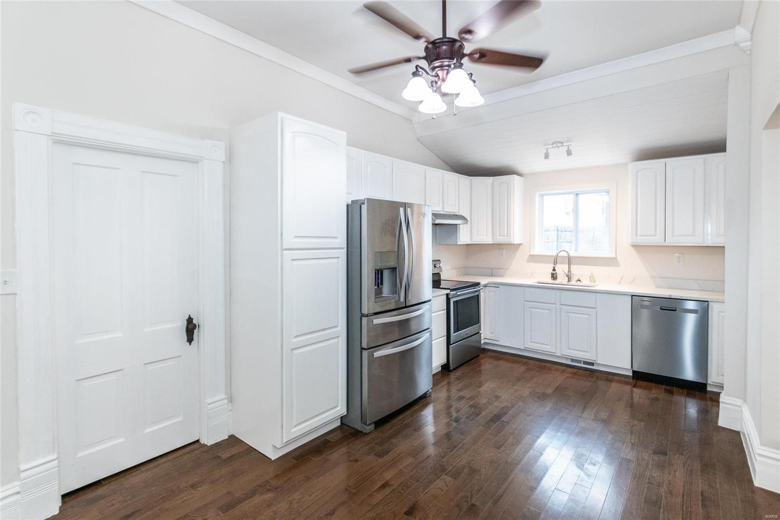 De Soto, Missouri 63020, United States, 4 Bedrooms Bedrooms, ,3 BathroomsBathrooms,Residential,Pending,23939