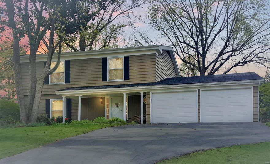 Don't miss this great listing in River Bend Estates.  It has been updated and all but one room have beautiful wood floors .  The kitchen and bathrooms have all been updated and are very attractive.  This home has a 1st floor laundry off the family room (talk about convenient) with ceramic tile floor.  The kitchen has newer ceramic floor and back splash and newer ceramic counter tops.  There are many other improved maintenance items also., new roof 2016, HVAC system with humidifier 2014,water heater in2009 and six panel doors.  The bathrooms have adult height vanities and great ceramic tile flooring.  River Bend Has a club pool, tennis and clubhouse facilities.  There are swim and dive teams and great tennis lessons for all ages.