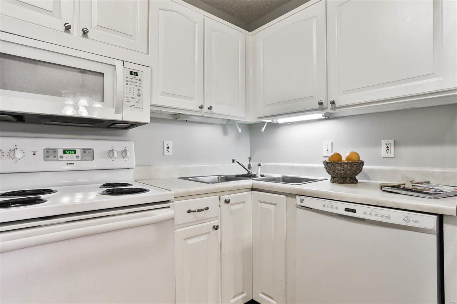 Brentwood Forest Condo Ph Six - Residential