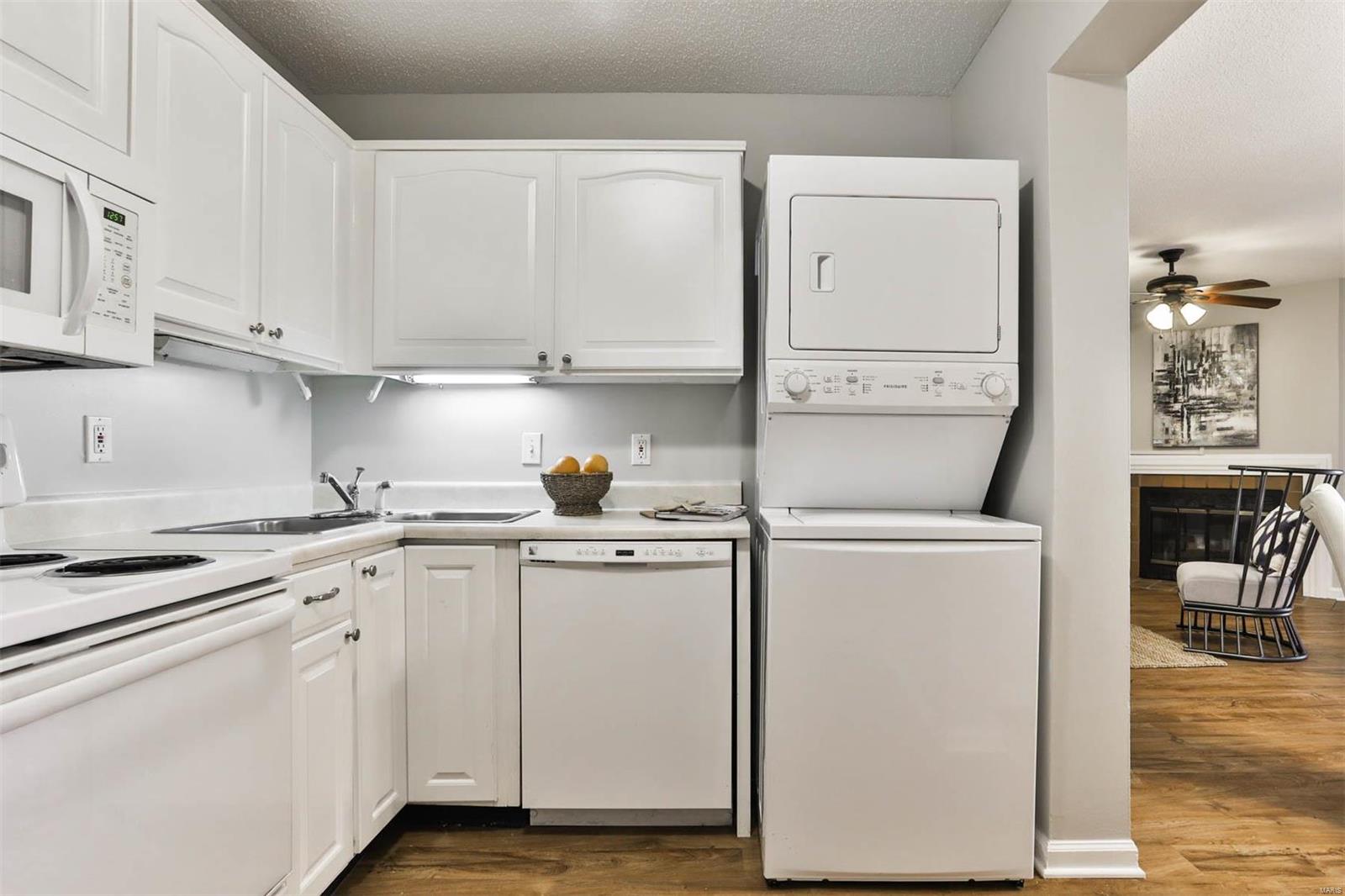 Brentwood Forest Condo Ph Six - Residential