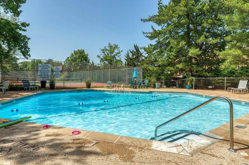 St Louis, Missouri 63141, United States, 2 Bedrooms Bedrooms, ,2 BathroomsBathrooms,Residential,Pending,45949