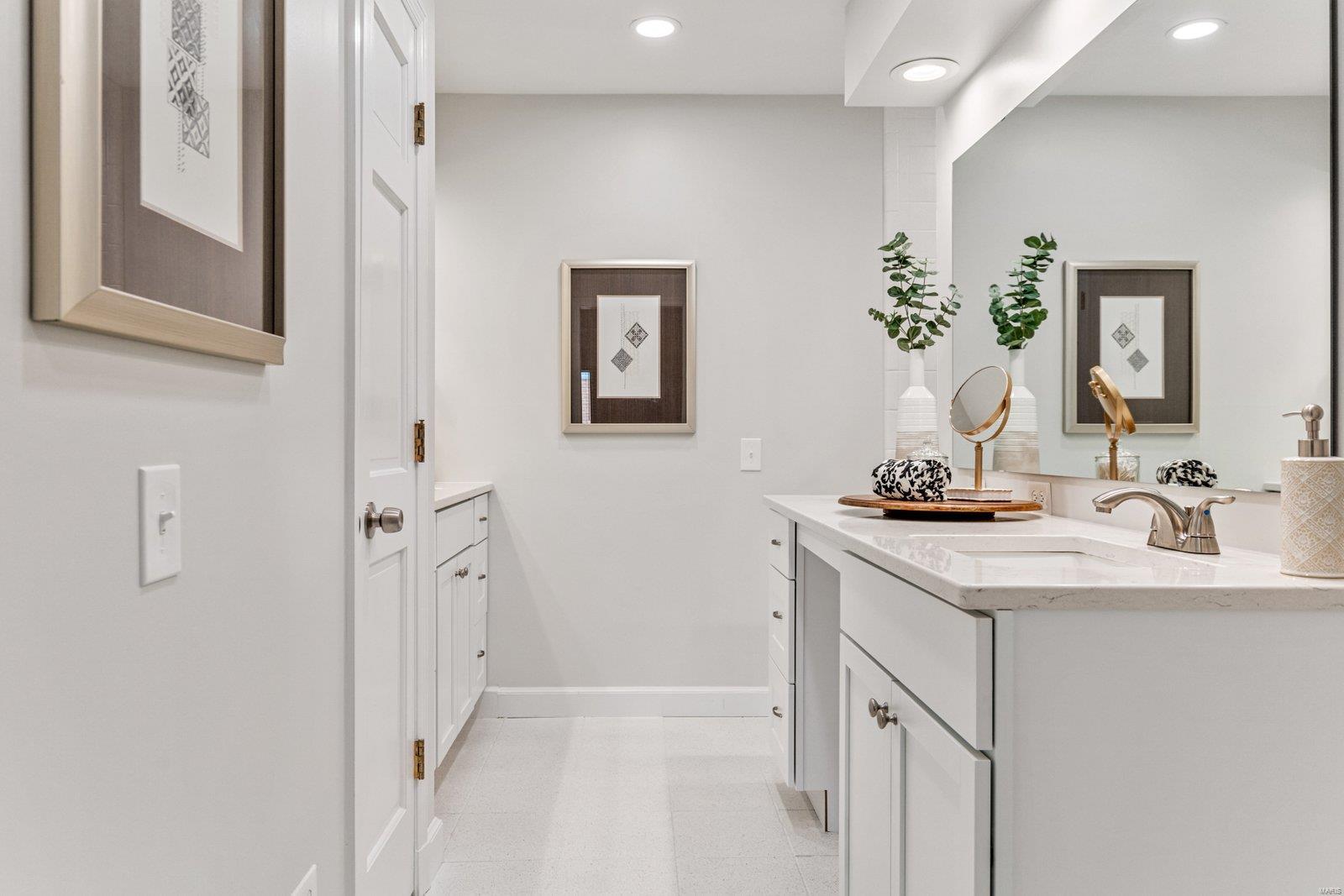 St Louis, Missouri 63141, United States, 2 Bedrooms Bedrooms, ,2 BathroomsBathrooms,Residential,Pending,45949