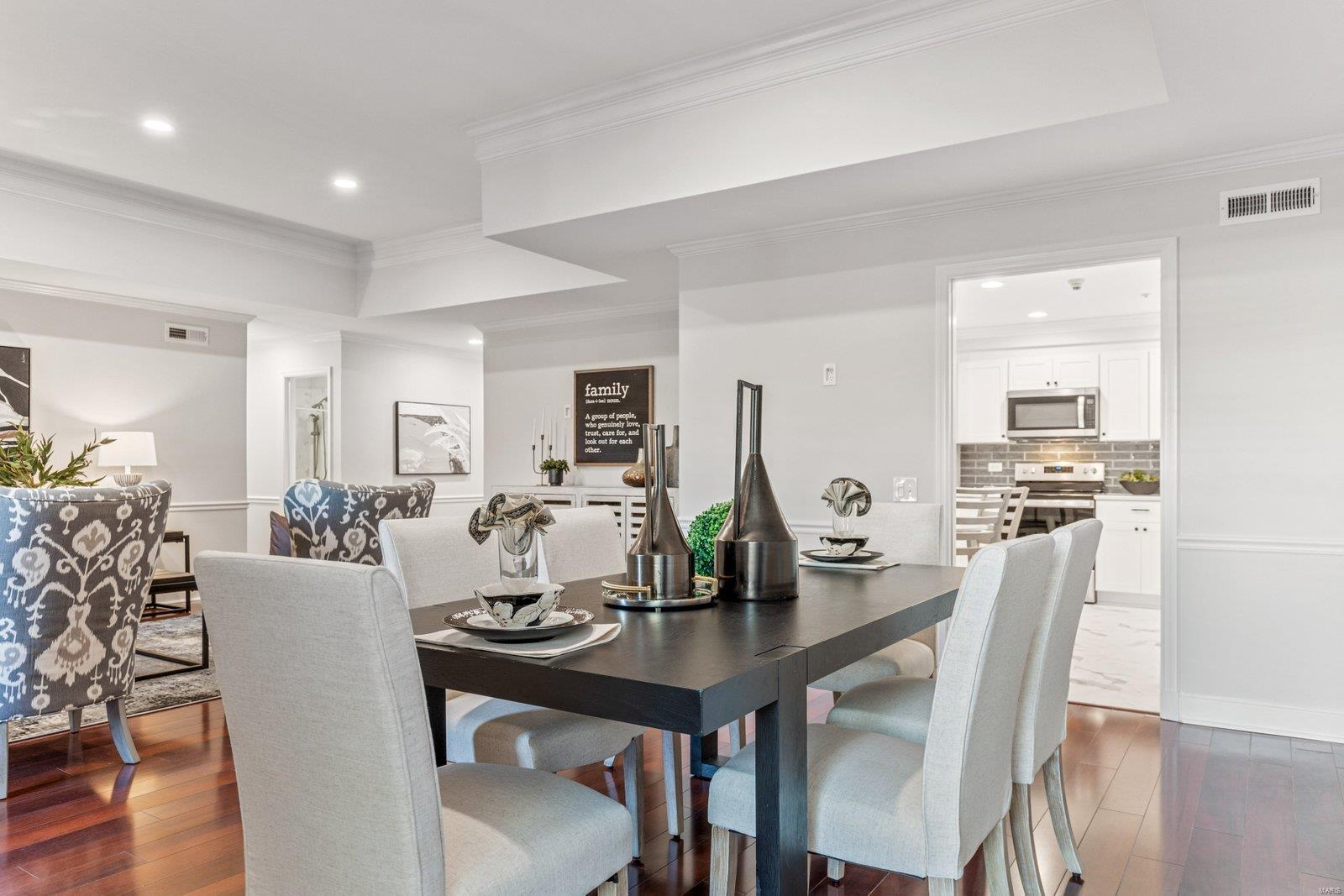 St Louis, Missouri 63141, United States, 2 Bedrooms Bedrooms, ,2 BathroomsBathrooms,Residential,Pending,45949