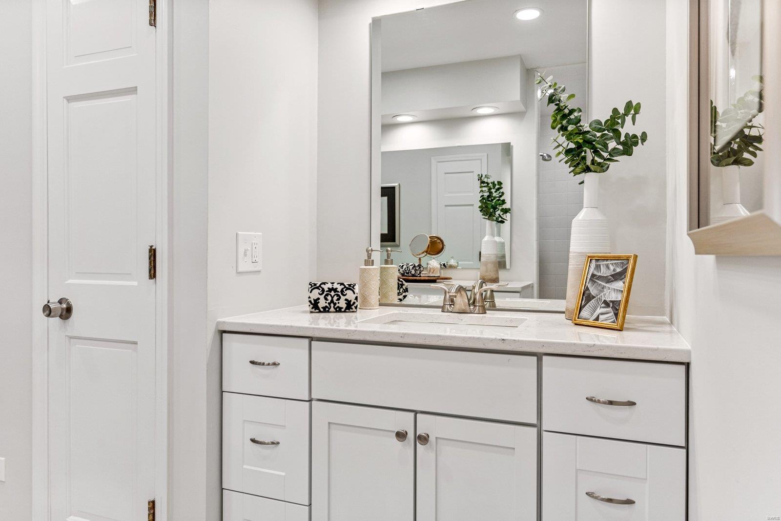 St Louis, Missouri 63141, United States, 2 Bedrooms Bedrooms, ,2 BathroomsBathrooms,Residential,Pending,45949