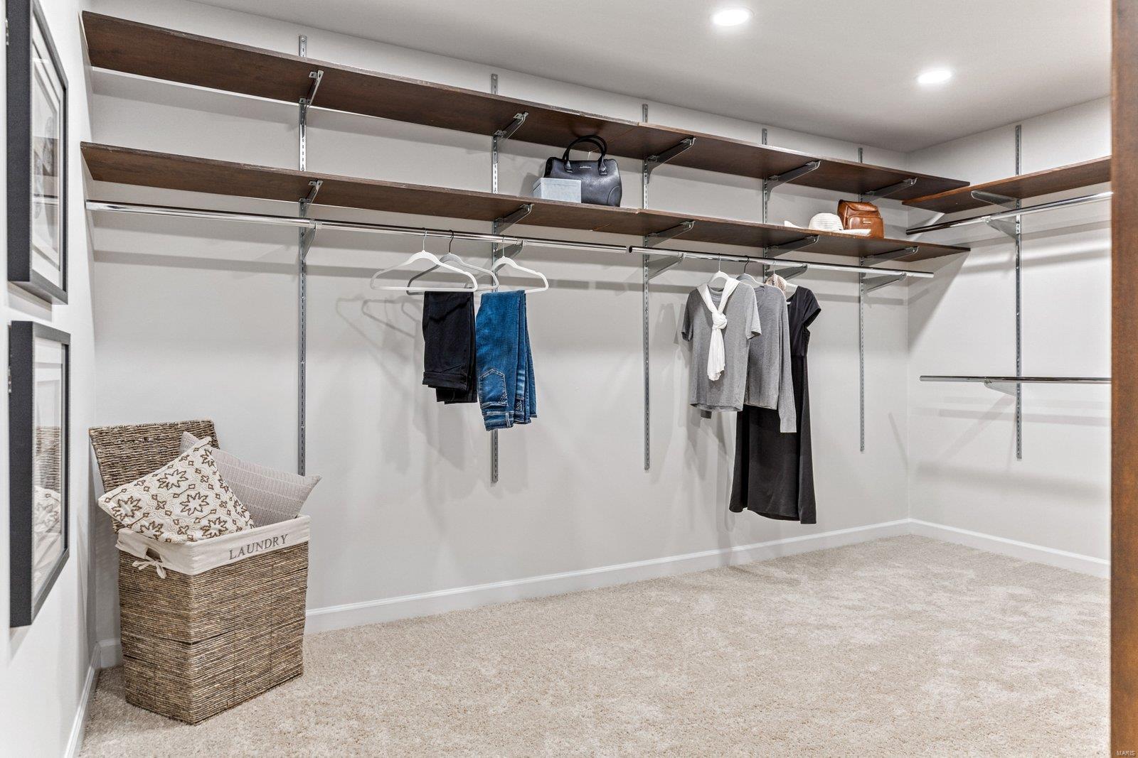 St Louis, Missouri 63141, United States, 2 Bedrooms Bedrooms, ,2 BathroomsBathrooms,Residential,Pending,45949