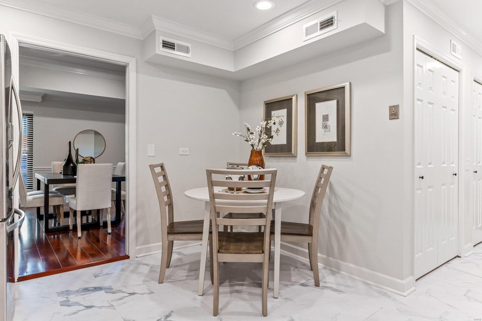 St Louis, Missouri 63141, United States, 2 Bedrooms Bedrooms, ,2 BathroomsBathrooms,Residential,Pending,45949