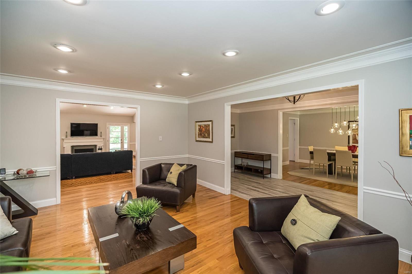 Ladue Trails Sec Of The Village Of - Residential