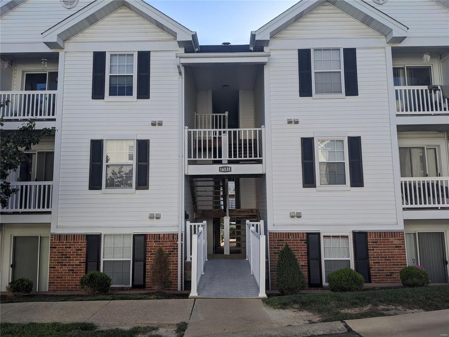 You don't want to miss this spacious and conveniently-located condo in beautiful Wildwood. Move-in ready! Fresh paint throughout, steam cleaned carpets. Two bedrooms, two bathrooms, plenty of space. Newer appliances, dryer included. Schedule an appointment today! Location: End Unit