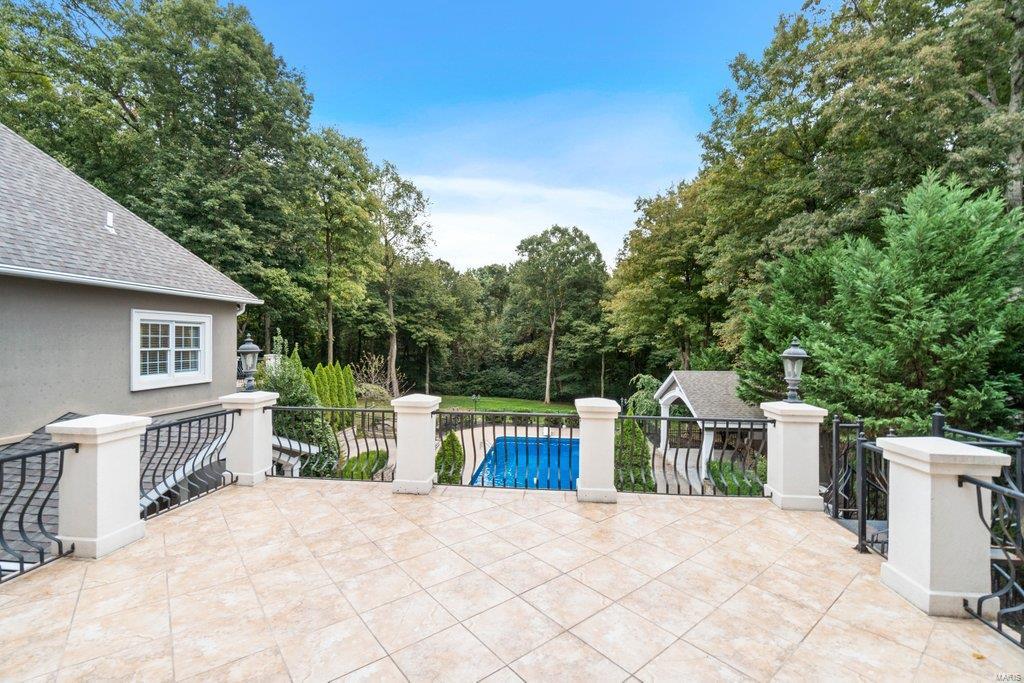 Windwood Lake Estate - Residential