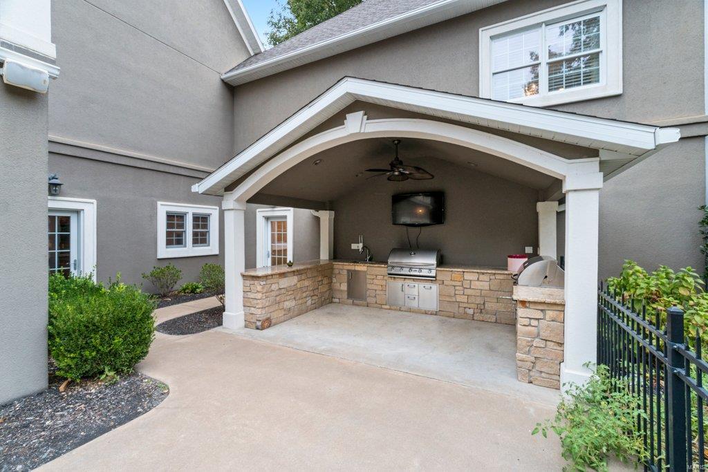 Windwood Lake Estate - Residential