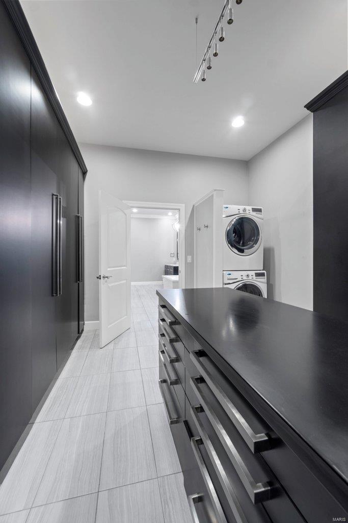 Windwood Lake Estate - Residential