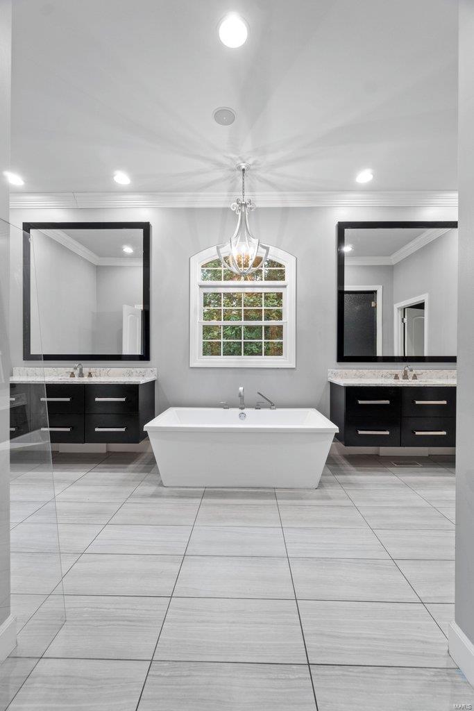 Windwood Lake Estate - Residential