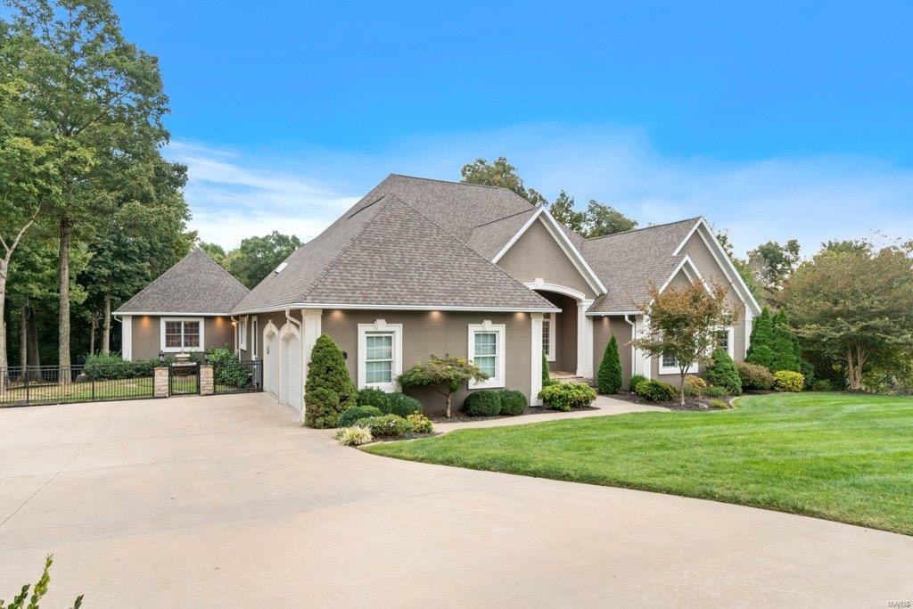 Windwood Lake Estate - Residential