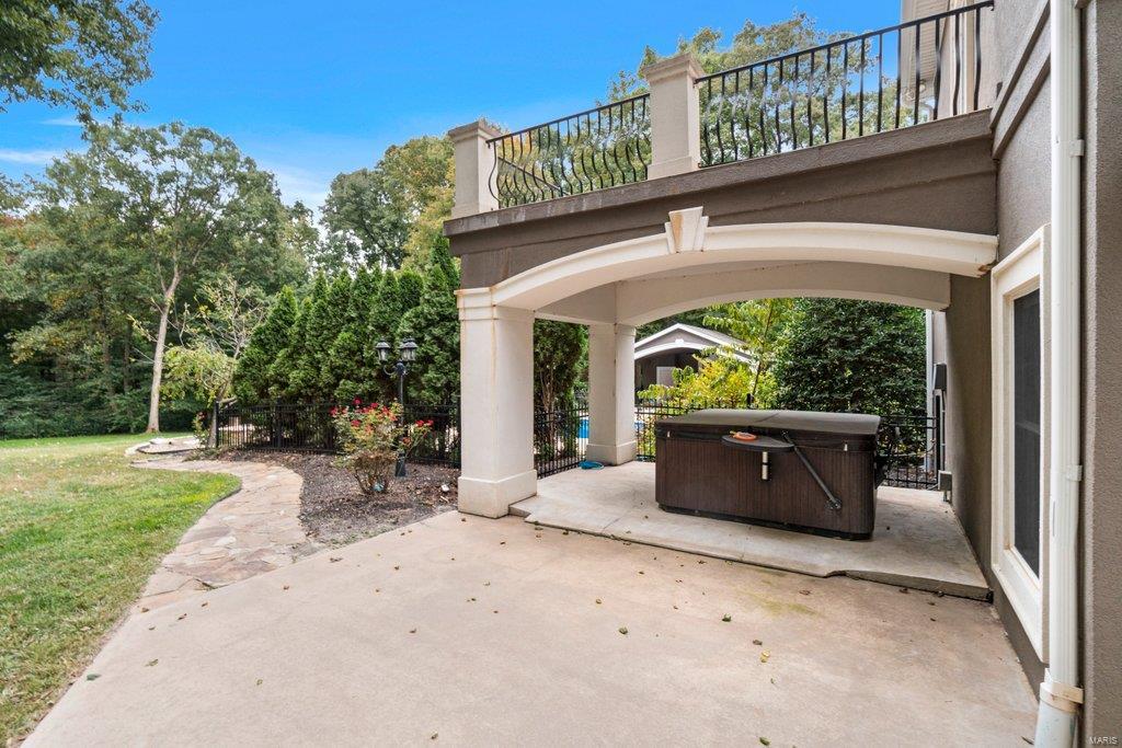 Windwood Lake Estate - Residential