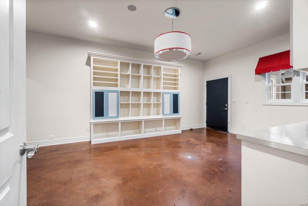 Windwood Lake Estate - Residential