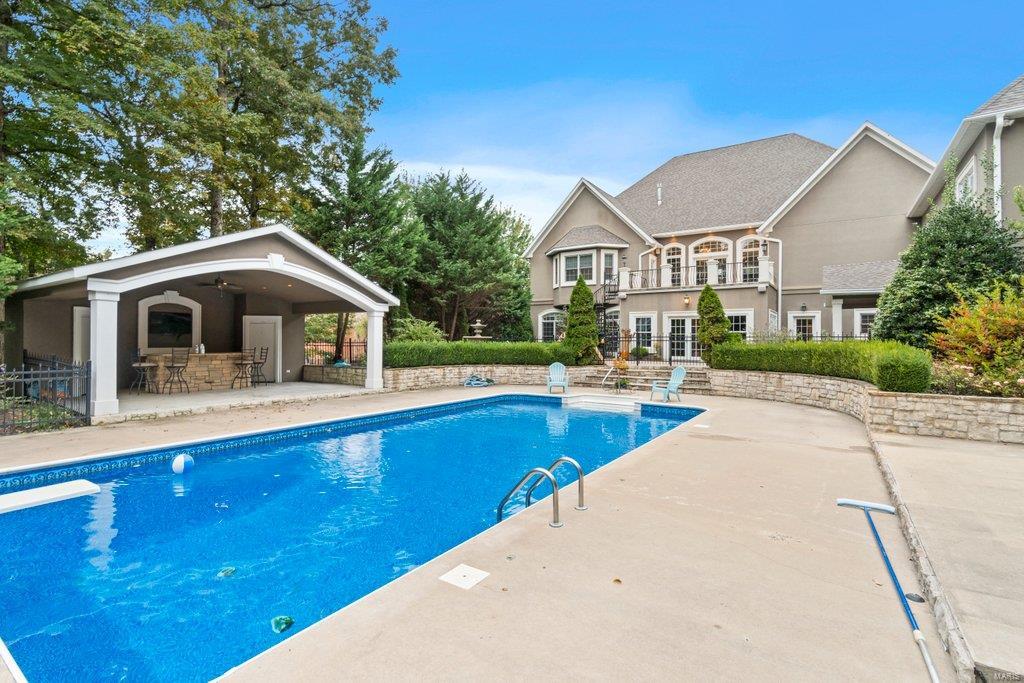 Windwood Lake Estate - Residential