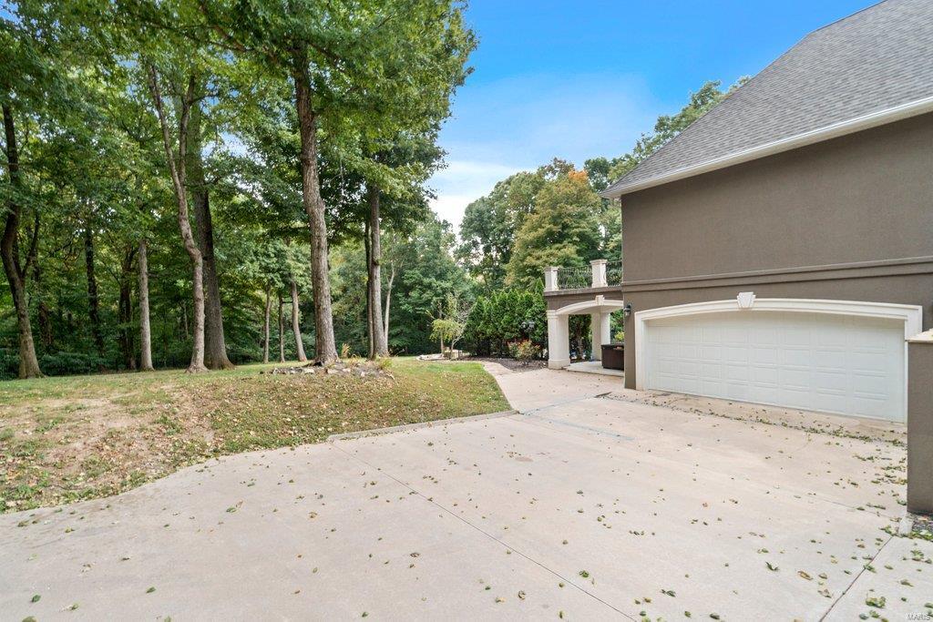 Windwood Lake Estate - Residential