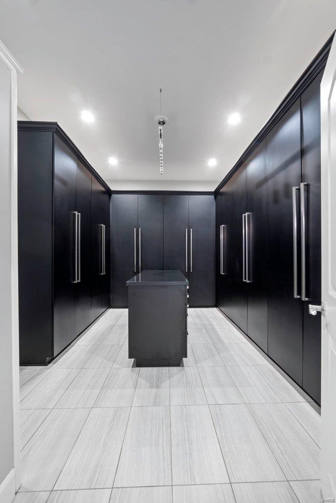 Windwood Lake Estate - Residential