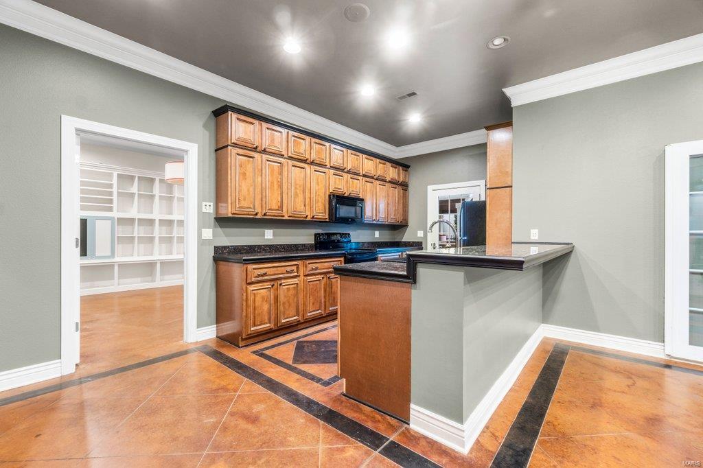 Windwood Lake Estate - Residential