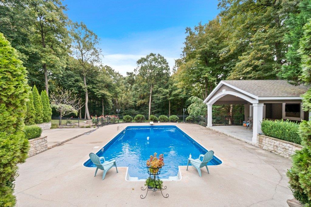 Windwood Lake Estate - Residential