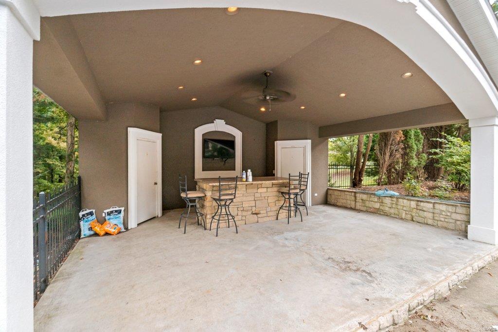 Windwood Lake Estate - Residential