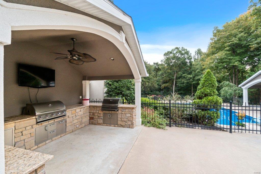 Windwood Lake Estate - Residential