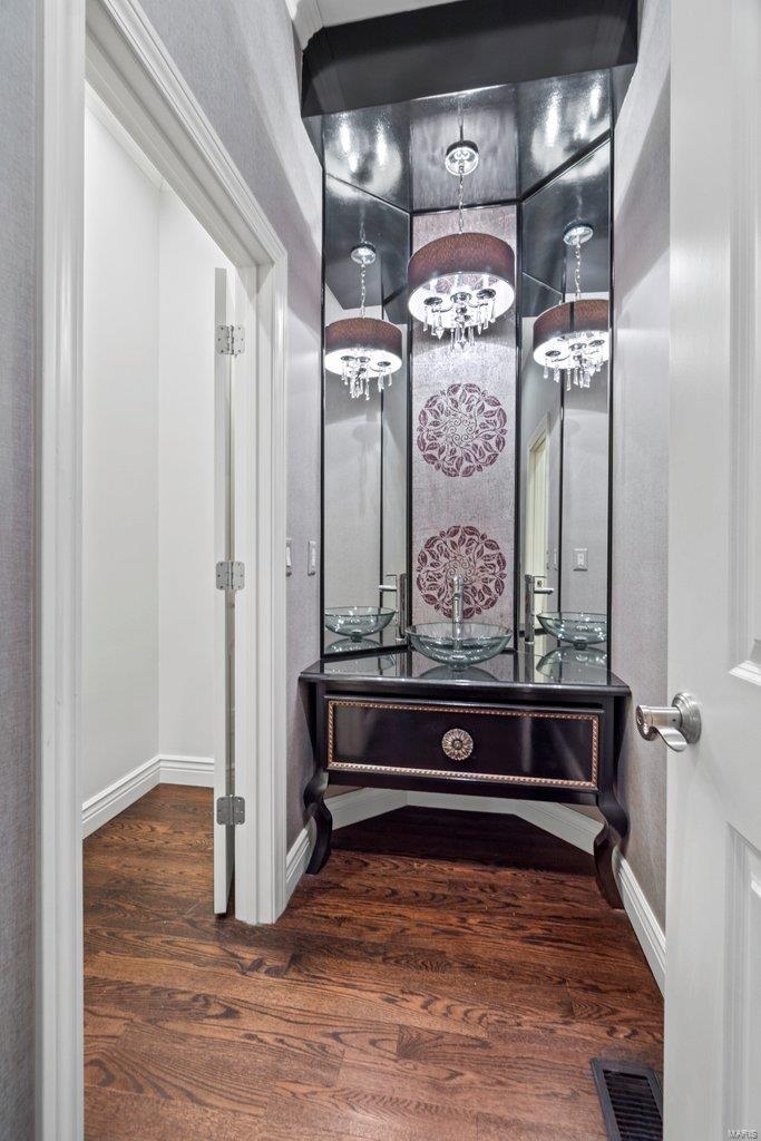 Windwood Lake Estate - Residential