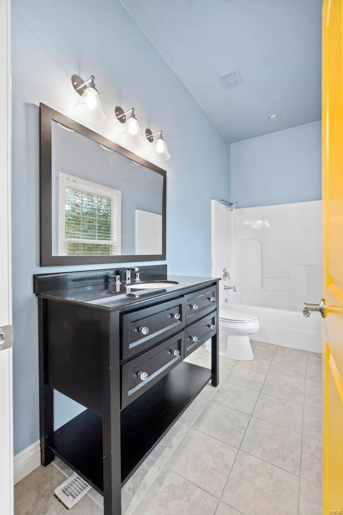 Windwood Lake Estate - Residential