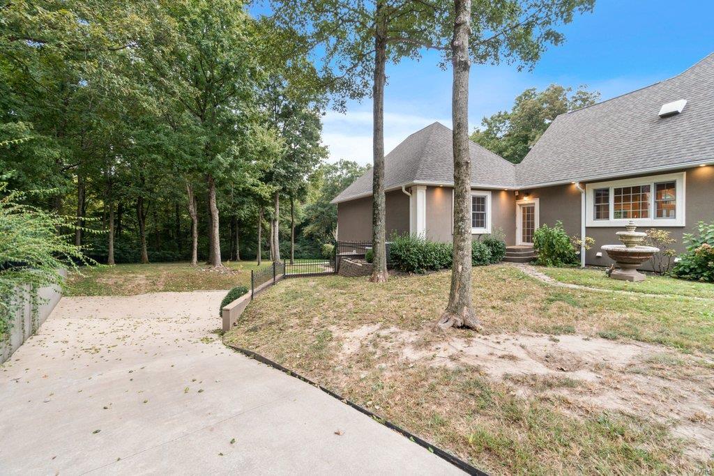 Windwood Lake Estate - Residential